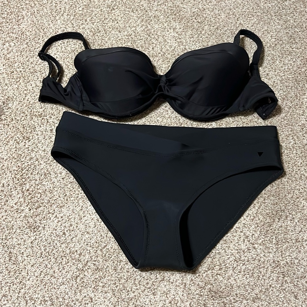 Black bikini
